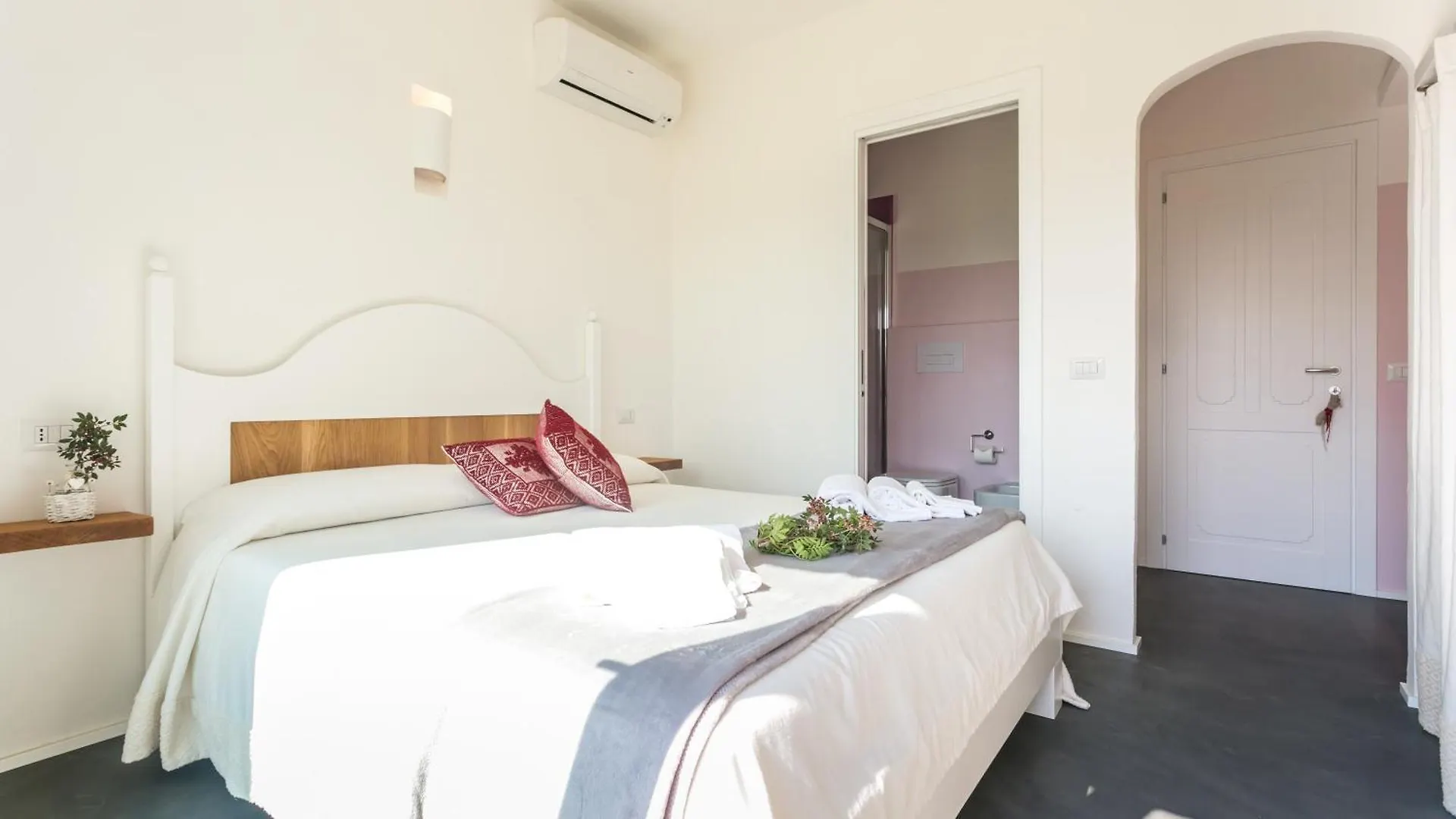 Sardegna E - Beach Rooms Όλμπια Πανσιόν